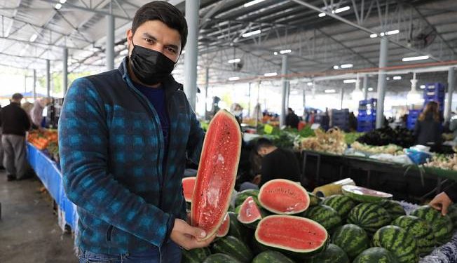 البطيخ في تركيا يباع بالشريحة!