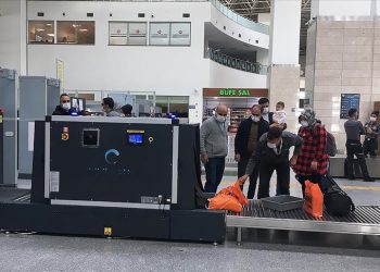 تركيا تعقم مطاراتها بالأشعة فوق البنفسجية