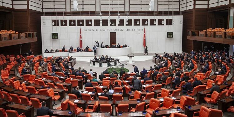 رفض اقتراح برلماني للتحقيق في فضائح الحكومة التركية