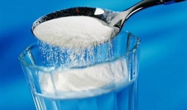 الغرغرة بالماء والملح علاج مفيد.. تعرف على فوائده