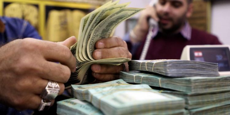 معهد التمويل الدولي يعلن أسباب توقعاته ارتفاع الدولار في تركيا