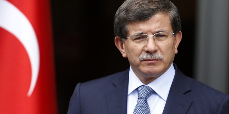 أحمد داوود أوغلو: تهديد أردوغان لزعيمة حزب الخير “ميرال أكشينار”  وعيدٌ للمعارضة بأكملها