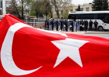 السلطات التركية تمنع تصوير عناصر الشرطة أثناء الاحتجاجات