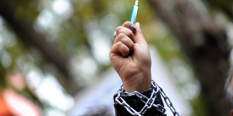 تركيا.. وثيقة سرية تفضح كذب أردوغان حول الصحفيين المعتقلين