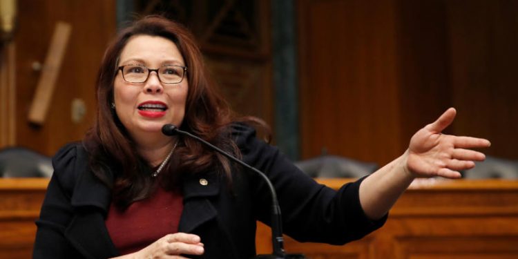 السناتورة دوكوورث تحثّ الرئيس بايدن على دعم أكراد سوريا وتخليصهم من نير الأتراك