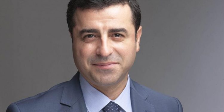ديميرتاش يتهم أردوغان شخصيًّا باعتقاله التعسفي