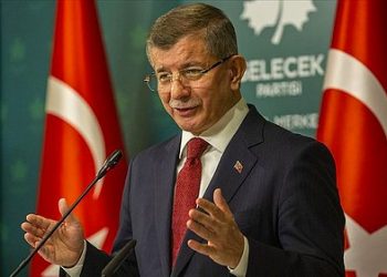 داود أوغلو يصف صهر أردوغان ووزير داخليته بـ “الجهلة”