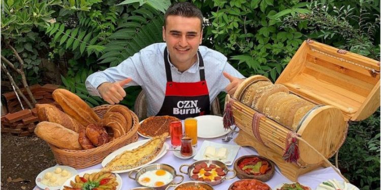 الشيف التركي بوراك يحضّر كنافة بعلم فلسطين