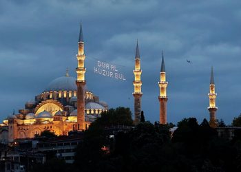 لافتات المحيا تعود إلى “آيا صوفيا” بعد انقطاع دام 87 سنة