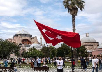 بعد إغلاق عام لمواجهة كورونا.. تركيا تعود تدريجيًّا إلى الحياة الطبيعية