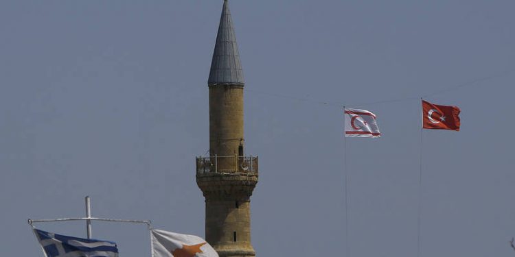 فتح المعابر بين الشطرين اليوناني والتركي في قبرص برعاية الأمم المتحدة