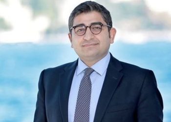 من هو “الجد” الذي يحتمي به رجل الأعمال التركي المحتال وعائلة “كينجستون”؟