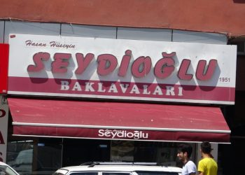 تركيا: سسلسلة حلويات تطلب تعويضًا من الحكومة بعد تبرئته من الإرهاب