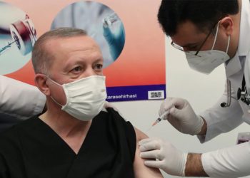 حصول أردوغان على 3 جرعات من لقاح كورونا يثير الجدل