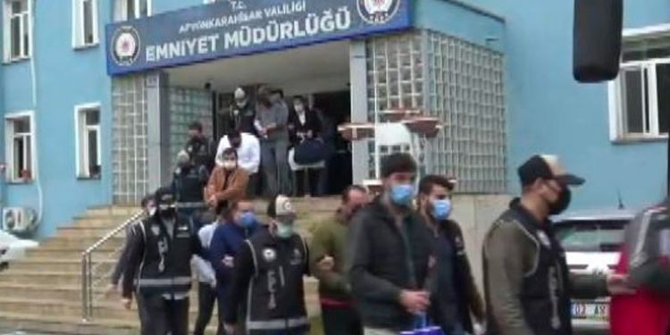 تركيا.. حملة أمنية جديدة ضد رجال زعيم المافيا سادات بكر