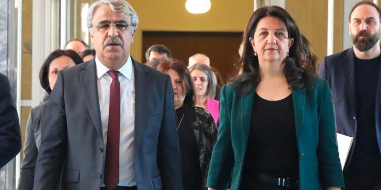 حكومة أردوغان تتنصت على مكالمات رؤساء الحزب الكردي