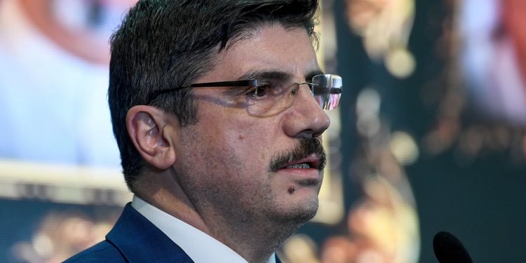 ياسين أقطاي يصف الزعيم المافيوي سادات بكر بـ”الفاسق”