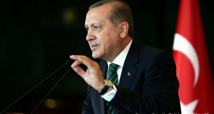 أردوغان ينفذ تهديده ويقصف مخيمًا للاجئين الأكراد في العراق