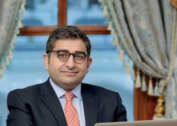 رئيس وزراء أردوغان أقام مع عائلته بفندق رجل الأعمال المحتال