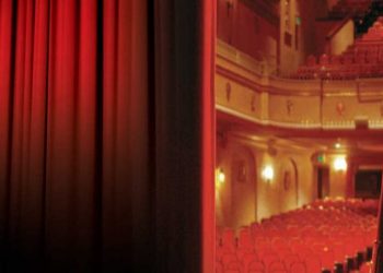 المسرح بين الفنون الإسلامية