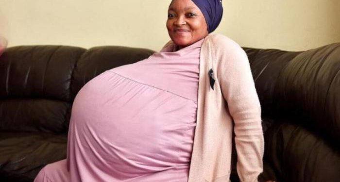 أفريقية تنجب 10 أطفال من حمل واحد وتدخل “جينيس”