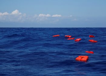 خفر السواحل التركي ينقذ 16 لاجئًا أجبرتهم اليونان على العودة