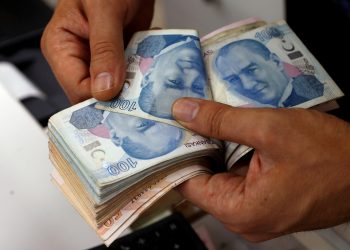 الليرة التركية تهبط أمام الدولار لأدنى مستوى لها منذ 3 أشهر