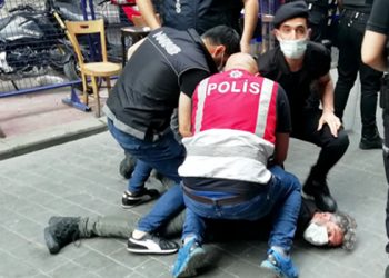تركيا.. الشرطة تعتدي على مراسل وكالة أنباء فرنسية