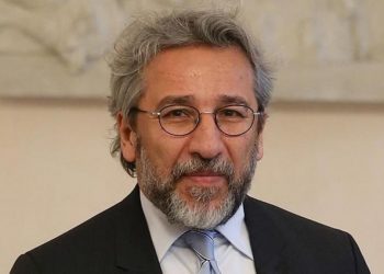 نشرة حمراء بحق صحفي كشف تسليح أردوغان للجهاديين