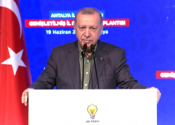 أردوغان يلوم نواب حزبه في أنطاليا