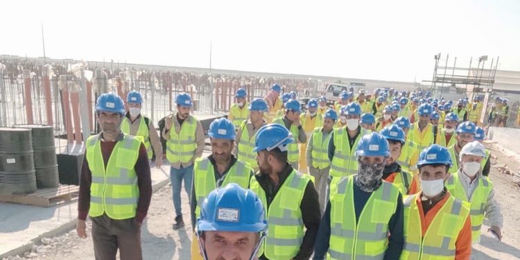 450 عاملاً تركيًا في شركة قطرية: نعامل كالعبيد!