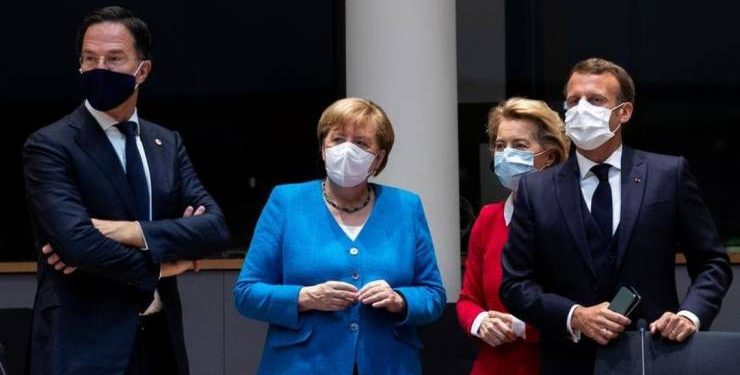 القمة الأوروبية تتفق على تقديم 3 مليارات يورو لتركيا لحل قضية المهاجرين