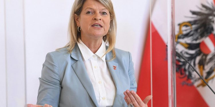 النمسا ترفض انضمام تركيا لمشروع عسكري أوروبي لتراجعها ديمقراطيا