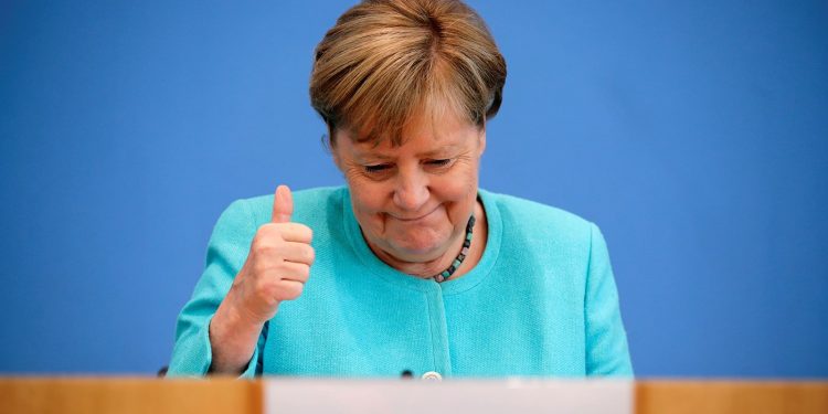 ميركل تثني على تركيا لإدارتها أزمة اللاجئين.. لكنها لا تتوقع انضمامها للاتحاد الأوروبي