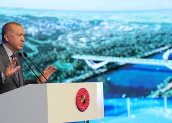 روسيا وتركيا: بناء قناة اسطنبول لن يخص معايير تواجد السفن العسكرية الأجنبية في البحر الأسود