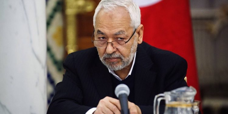 تونس.. الغنوشي يعترف ببعض الأخطاء ويدعو إلى إجراء حوار وطني