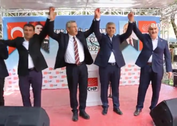 مرشح سابق من حزب أردوغان ينضم للمعارضة مع الآلاف