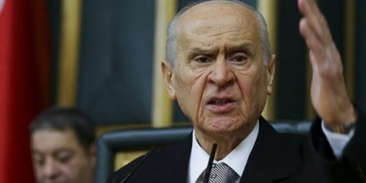 رئيس حزب الحركة القومية يتّهم المحكمة الدستورية بدعم الإرهاب