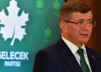 داود أوغلو: سنقضي على “الطفيليات” في تركيا