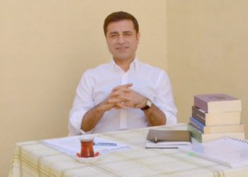 دميرطاش يقترح قراءة كتاب لشاعر معتقل مثله