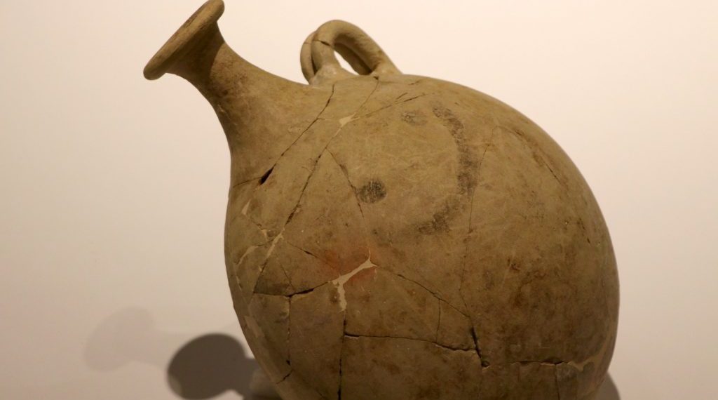 رمز مثير على قارورة مياه تركية عمرها 3700 عام!