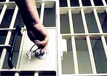 تفتيش عارٍ وطعام غير صحي وحرمان من المياه في سجون أردوغان