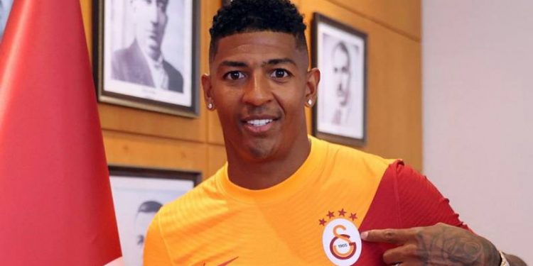 غلطة سراي التركي يعلن ضم الهولندي باتريك فان انهولت