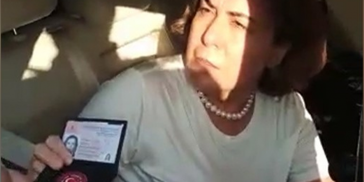 فيديو.. برلمانية عن حزب أردوغان تسب شرطيًا وتهدده!