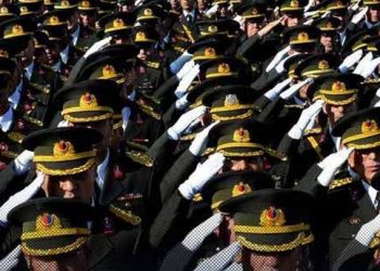 صحفية تركية: مفاجآت في التحقيقات مع 5000 عسكريًا بالجيش!