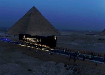 مصر.. مركب الملك خوفو الأولى تصل مكان عرضها الجديد