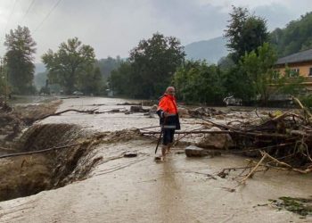 ارتفاع حصيلة ضحايا الفيضانات في تركيا إلى 27