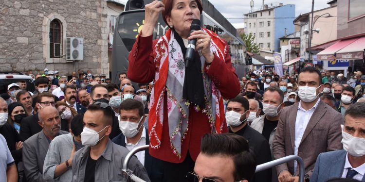 ميرال أكشنار تتعرض لمضايقات