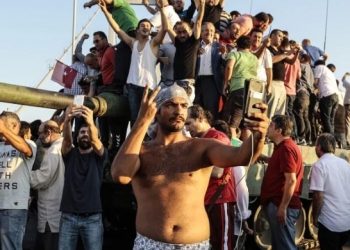 لماذا يقوم أردوغان بـ”إعادة إنتاج” الانقلاب الفاشل؟