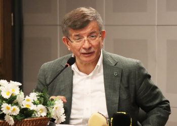 داود أوغلو: بريطانيا تنتهك سيادة تركيا 